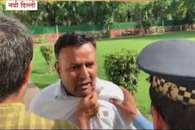 VIDEO : अहमदनगरच्या तरुणाचा दिल्लीतील काँग्रेसच्या पत्रकार परिषदेत राडा