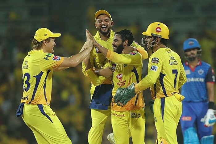 धोनीच्या चेन्नई सुपर किंग्ज संघाने आतापर्यंत तीनवेळा आयपीएलचे विजेतेपद मिळवले आहेत. तर तब्बल पाचवेळा फायनलमध्ये प्रवेश केला आहे. मात्र चेन्नई संघात युवा खेळाडूंपेक्षा अनुभवी खेळाडू जास्त असल्यामुळं, आयपीएलचा तेरावा हंगाम काही खेळाडूंसाठी शेवटचा ठरू शकतो. 