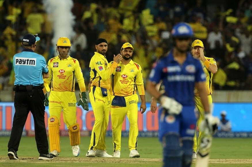 या सामन्यासाठी चाहते फक्त स्टेडियमवरच नाही तर, घरी बसूनही हा हायवोल्टेज सामना पाहत आहेत. पण या सामन्यात धोनी, रोहित यांच्यापेक्षा चर्चा एका वेगळ्याच व्यक्तीची आहे. (PC-IPL) या सामन्यासाठी चाहते फक्त स्टेडियमवरच नाही तर, घरी बसूनही हा हायवोल्टेज सामना पाहत आहेत. पण या सामन्यात धोनी, रोहित यांच्यापेक्षा चर्चा एका वेगळ्याच व्यक्तीची आहे. (PC-IPL)