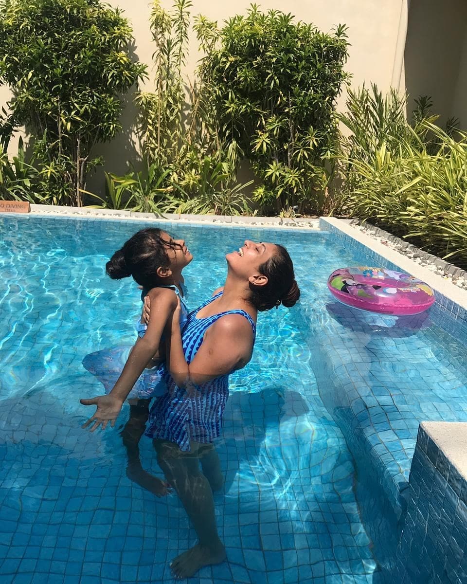गेल्यावर्षी सचिन आणि जुही यांनी त्यांचा आठ वर्षांचा संसार मोडत वेगळं होण्याचा निर्णय घेतला. घटस्फोटाच्या या बातम्यांमुळे जुही अचानक चर्चेत आली होती. न्यायालयाने मुलीची कस्टडी जुहीकडे दिली. गेल्यावर्षी सचिन आणि जुही यांनी त्यांचा आठ वर्षांचा संसार मोडत वेगळं होण्याचा निर्णय घेतला. घटस्फोटाच्या या बातम्यांमुळे जुही अचानक चर्चेत आली होती. न्यायालयाने मुलीची कस्टडी जुहीकडे दिली.
