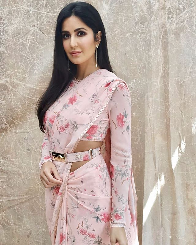 विशेष म्हणजे यातले अनेक लुक तिचे सोशल मीडियावर ट्रेण्ड झाले होते. येत्या ईदला सलमान आणि कतरिनाचा बहुप्रतिक्षित भारत सिनेमा प्रदर्शित होणार आहे. विशेष म्हणजे यातले अनेक लुक तिचे सोशल मीडियावर ट्रेण्ड झाले होते. येत्या ईदला सलमान आणि कतरिनाचा बहुप्रतिक्षित भारत सिनेमा प्रदर्शित होणार आहे.