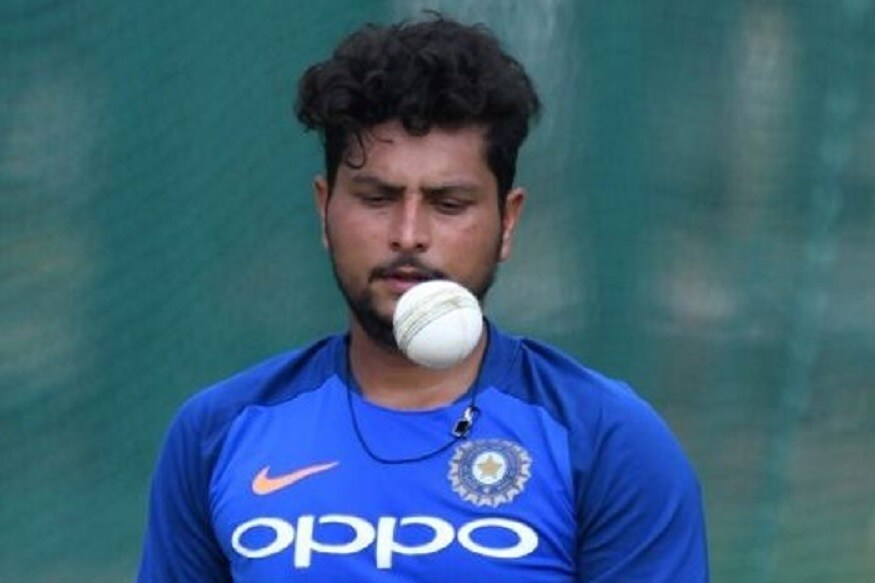 भारताचा चायनामन गोलंदाज कुलदीप यादवसाठी यंदाचे आयपीएल काही खास नव्हते. त्याने 9 सामन्यात फक्त 4 विकेट घेतल्या. कोलकाताकडून खेळणाऱ्या या गोलंदाजाला आयपीएलमध्ये विकेट घेण्यासाठी संघर्ष करावा लागत होता. वर्ल्ड कपपूर्वी त्याचा कमी झालेला आत्मविश्वास उंचावण्यासाठी भारताचा माजी कर्णधार धोनीने त्याला मेसेज पाठवला. भारताचा चायनामन गोलंदाज कुलदीप यादवसाठी यंदाचे आयपीएल काही खास नव्हते. त्याने 9 सामन्यात फक्त 4 विकेट घेतल्या. कोलकाताकडून खेळणाऱ्या या गोलंदाजाला आयपीएलमध्ये विकेट घेण्यासाठी संघर्ष करावा लागत होता. वर्ल्ड कपपूर्वी त्याचा कमी झालेला आत्मविश्वास उंचावण्यासाठी भारताचा माजी कर्णधार धोनीने त्याला मेसेज पाठवला.