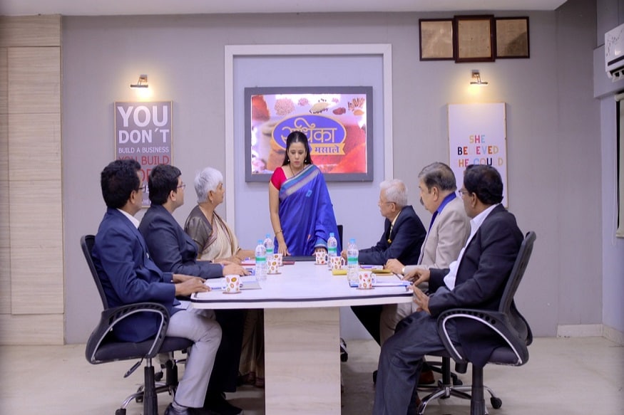 माझ्या नवऱ्याची बायको मालिकेत गुरूनं राधिका मसालेमधून 35 कोटींंची चोरी केलीय. पोलीस तपास करतायत. माझ्या नवऱ्याची बायको मालिकेत गुरूनं राधिका मसालेमधून 35 कोटींंची चोरी केलीय. पोलीस तपास करतायत.