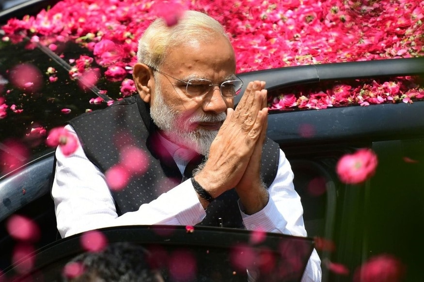 नरेंद्र मोदी दुसऱ्यांदा पंतप्रधानपदाची शपथ घेणार आहेत. त्यामुळे या सरकारमधील नव्या मंत्रिमंडळाबाबत सर्वांना उत्सुकता लागली होती. नरेंद्र मोदी दुसऱ्यांदा पंतप्रधानपदाची शपथ घेणार आहेत. त्यामुळे या सरकारमधील नव्या मंत्रिमंडळाबाबत सर्वांना उत्सुकता लागली होती.