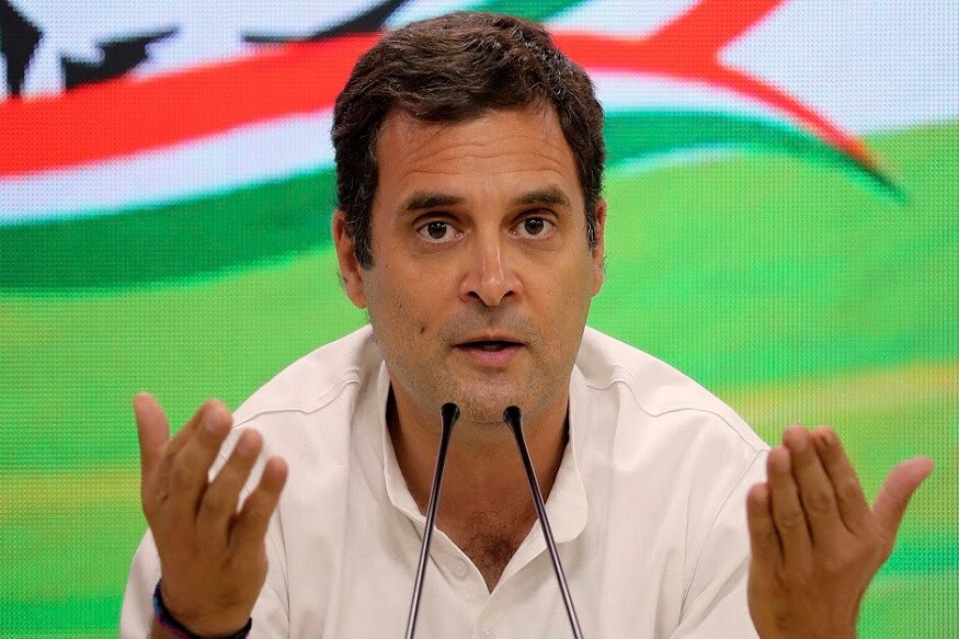 काँग्रेसचा बालेकिल्ला असलेल्या अमेठीमधून राहुल गांधी पिछाडीवर भाजपच्या स्मृती इराणी यांची आघाडी काँग्रेसचा बालेकिल्ला असलेल्या अमेठीमधून राहुल गांधी पिछाडीवर भाजपच्या स्मृती इराणी यांची आघाडी