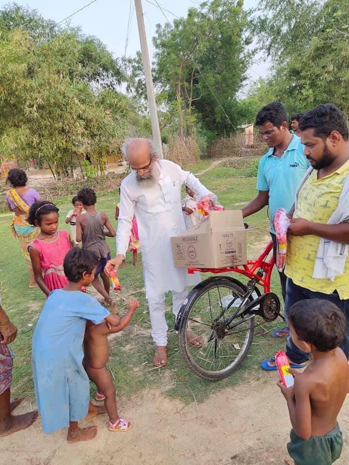 प्रतापचंद्र सारंगी यांचा जन्म बालसोर येथील गोपीनथपूर येथील गरीब कुटुंबात झाला. लहानपणापासून अध्यात्मिक असलेले सारंगी यांनी पदवीपर्यंतच शिक्षण घेतलं आहे. प्रतापचंद्र सारंगी यांचा जन्म बालसोर येथील गोपीनथपूर येथील गरीब कुटुंबात झाला. लहानपणापासून अध्यात्मिक असलेले सारंगी यांनी पदवीपर्यंतच शिक्षण घेतलं आहे.