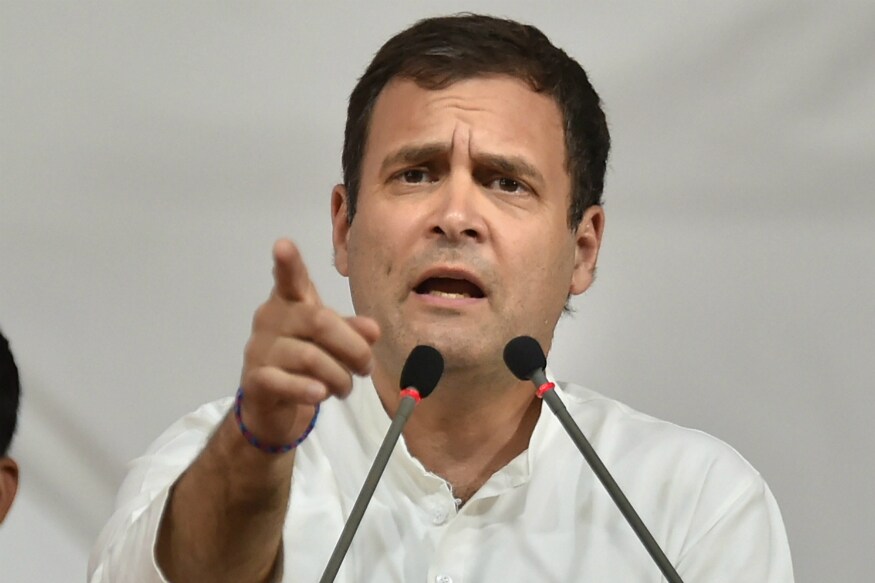 काँग्रेस कुटुंबाचा बालेकिल्ला मानला जाणाऱ्या अमेठीतून राहुल गांधी पिछाडीवर आहेत. भाजपच्या स्मृती इराणी यांनी मोठी आघाडी घेतली आहे. काँग्रेस कुटुंबाचा बालेकिल्ला मानला जाणाऱ्या अमेठीतून राहुल गांधी पिछाडीवर आहेत. भाजपच्या स्मृती इराणी यांनी मोठी आघाडी घेतली आहे.