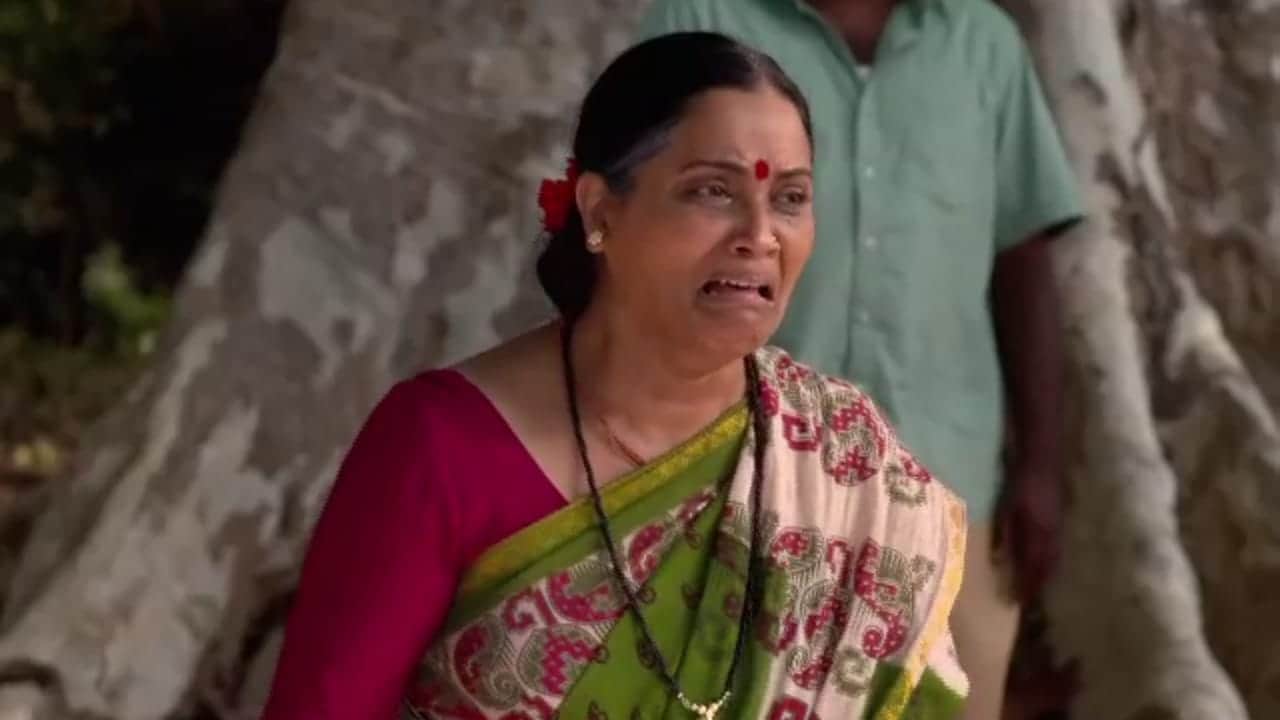 वच्छीला हे कळल्यावर तीही घाबरून जाते. काही करून काशी अण्णांच्या नजरेसमोर यायला नको, असं तिला वाटतंय. वच्छीला हे कळल्यावर तीही घाबरून जाते. काही करून काशी अण्णांच्या नजरेसमोर यायला नको, असं तिला वाटतंय.