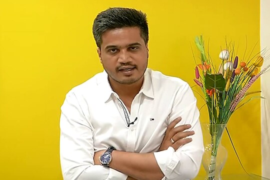 परप्रांतीय मजुरांची पुणे'वापसी', रोहित पवारांचं राज ठाकरे स्टाईल मराठी तरुणांना आवाहन