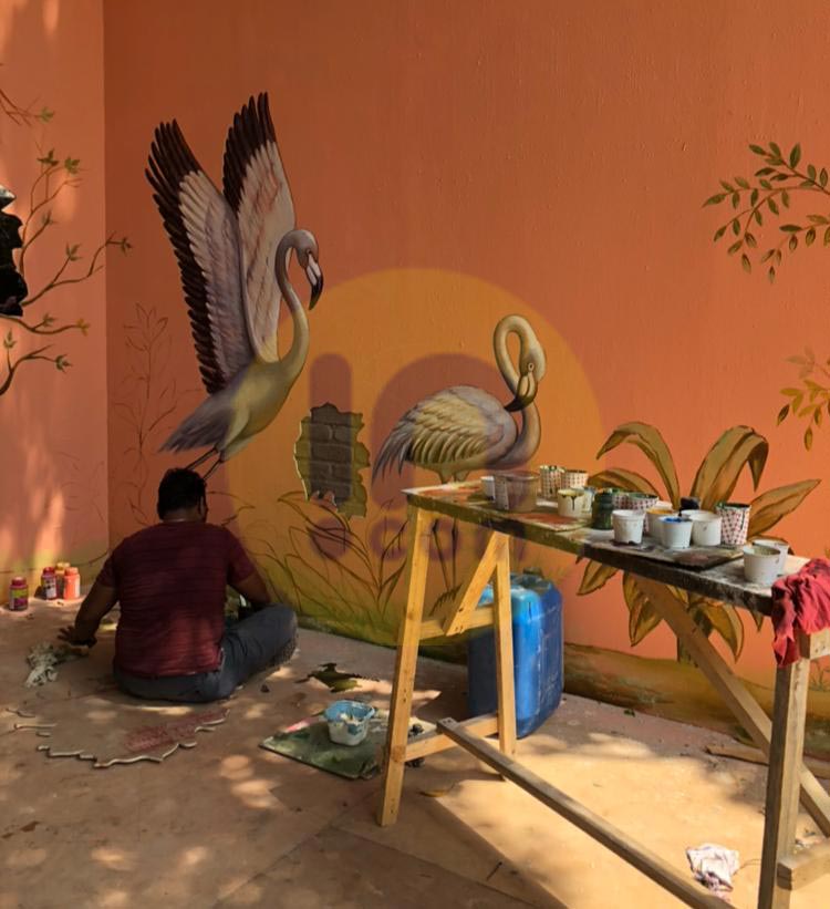 ही कमाल आहे सेट डिझायनर आणि आर्टिस्टची. त्यांनी घेतलेल्या या विशेष मेहनतीमुळे या रिसर्च इन्स्टिट्यूटचं रुपांतर हुबेहुब फॉरेन कॉलेजसारख्या दिसणाऱ्या कॉलेजमध्ये झालं आहे. या इन्स्टिट्यूचा अशाप्रकारे कायापालट केला गेला की हे ठीकाण भारतात आहे असं सांगितलं तरीही कोणाला खरं वाटणार नाही. ही कमाल आहे सेट डिझायनर आणि आर्टिस्टची. त्यांनी घेतलेल्या या विशेष मेहनतीमुळे या रिसर्च इन्स्टिट्यूटचं रुपांतर हुबेहुब फॉरेन कॉलेजसारख्या दिसणाऱ्या कॉलेजमध्ये झालं आहे. या इन्स्टिट्यूचा अशाप्रकारे कायापालट केला गेला की हे ठीकाण भारतात आहे असं सांगितलं तरीही कोणाला खरं वाटणार नाही.