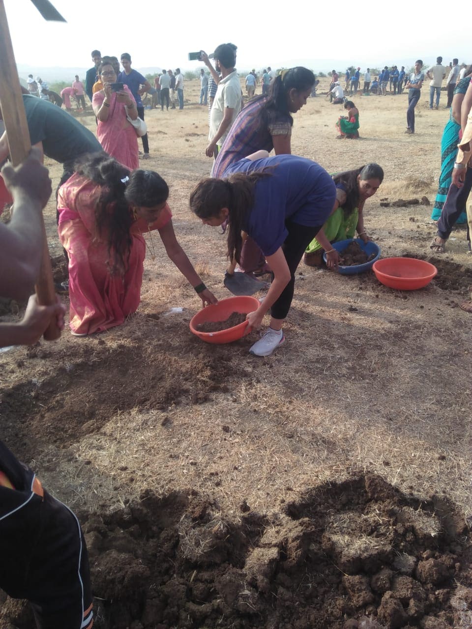२०१६ मध्ये आमिर खान आणि किरण राव यांनी पाणी फाउंडेशनची स्थापना केली. ना नफा तत्वावर ही संस्था काम करते. २०१६ मध्ये आमिर खान आणि किरण राव यांनी पाणी फाउंडेशनची स्थापना केली. ना नफा तत्वावर ही संस्था काम करते.