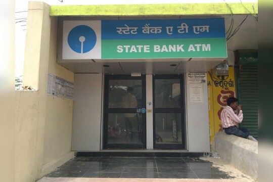 SBI ग्राहकांसाठी मोठी बातमी, 1 जानेवारीपासून ATM संदर्भातील नवा नियम लागू
