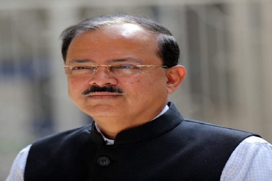 केंद्रात मंत्री असलले सुभाष भामरे देखील पेशानं डॉक्टर आहेत. भाजपच्या तिकीटावर डॉ. सुभाष भामरे यांनी धुळ्यातून विजय मिळवला आहे. केंद्रात मंत्री असलले सुभाष भामरे देखील पेशानं डॉक्टर आहेत. भाजपच्या तिकीटावर डॉ. सुभाष भामरे यांनी धुळ्यातून विजय मिळवला आहे.