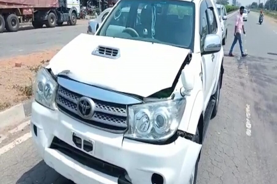 प्रचारादरम्यान सनी देओल यांच्या गाडीच्या ताफ्याला अपघात झाला. सनी देओल सध्या गुरूदासपूरमधून लोकसभा निवडणूक लढवत असून प्रचारादरम्यान हा अपघात झाला. 