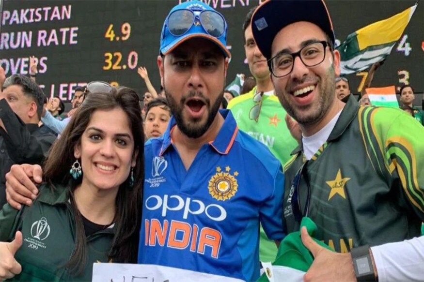 ICC Cricket World Cupसध्या अंतिम टप्प्यात पोहचला आहे. लिग स्टेजमधील सामने आता संपत आले आहेत. दुसरीकडे सेमीफायनलमध्ये तीन संघांनी आपली जागा जवळजवळ निश्वित केली आहे. तर, चौथ्या क्रमांकासाठी इंग्लंड, श्रीलंका, पाकिस्तान आणि बांगलादेश यांच्यात शर्यत आहे. दरम्यान पाकिस्तान संघाला सेमीफायनलमध्ये जागा बनवण्यासाठी टीम इंडियाच्या खेळीकडे लक्ष आहे. कारण पाकिस्तानचा निर्णय हा भारताच्या हातात आहे. ICC Cricket World Cupसध्या अंतिम टप्प्यात पोहचला आहे. लिग स्टेजमधील सामने आता संपत आले आहेत. दुसरीकडे सेमीफायनलमध्ये तीन संघांनी आपली जागा जवळजवळ निश्वित केली आहे. तर, चौथ्या क्रमांकासाठी इंग्लंड, श्रीलंका, पाकिस्तान आणि बांगलादेश यांच्यात शर्यत आहे. दरम्यान पाकिस्तान संघाला सेमीफायनलमध्ये जागा बनवण्यासाठी टीम इंडियाच्या खेळीकडे लक्ष आहे. कारण पाकिस्तानचा निर्णय हा भारताच्या हातात आहे.