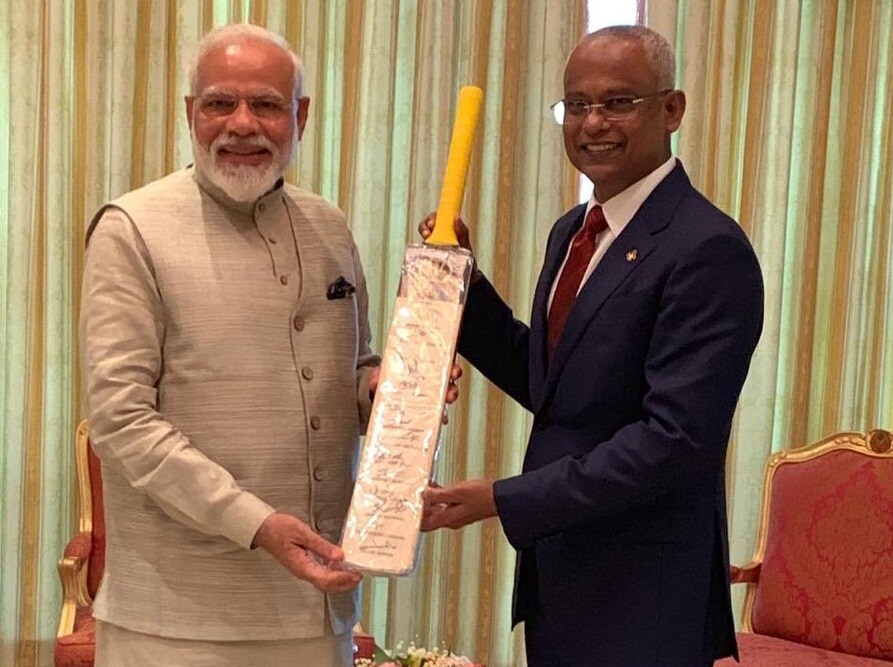 मालदीवमध्ये क्रिकेटला प्रोत्साहन देण्यासाठी भारताने मदत करावी अशी विनंती तिथल्या क्रिडा मंत्र्यांनी केली होती. त्यावर बीसीसीआयकडून सकारात्मक प्रतिसाद मिळाल्याचं मालदीवच्या क्रिडामंत्र्यांनी सांगितलं. मालदीवमध्ये क्रिकेटला प्रोत्साहन देण्यासाठी भारताने मदत करावी अशी विनंती तिथल्या क्रिडा मंत्र्यांनी केली होती. त्यावर बीसीसीआयकडून सकारात्मक प्रतिसाद मिळाल्याचं मालदीवच्या क्रिडामंत्र्यांनी सांगितलं.