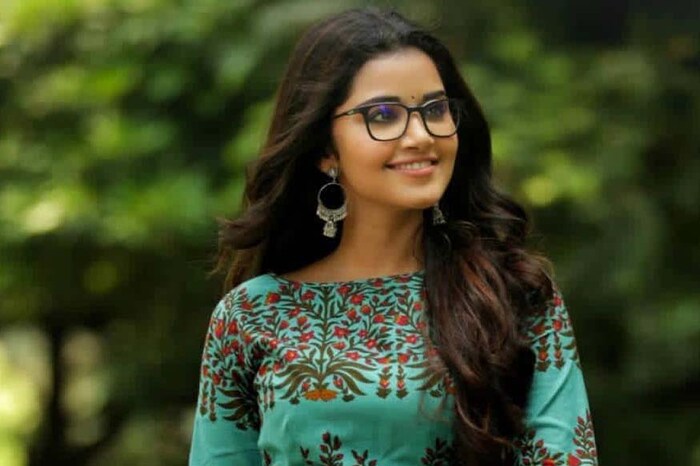 सध्या भारतीय संघ वर्ल्ड कपसाठी इंग्लंडमध्ये आहे. भारताचा वेगवान गोलंदाज बुमराहच्या अफेअरची चर्चा जोर धरू लागली आहे. दाक्षिणात्य अभिनेत्रीशी त्याचं नाव जोडलं जात आहे. 