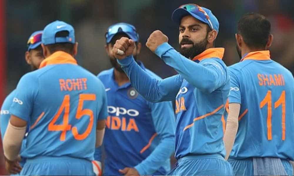 आयसीसीनं फुटबॉलप्रमाणे आपल्या नियमांमध्ये काही बदल केले आहेत. भारत, अफागाणिस्तान यांच्या जर्सीचा रंग निळा तर, बांगलादेश आणि पाकिस्तान यांच्या जर्सीचा रंग हिरवा असल्यामुळं या संघानं रंग बदलण्यास सांगण्यात आले होते. आयसीसीनं फुटबॉलप्रमाणे आपल्या नियमांमध्ये काही बदल केले आहेत. भारत, अफागाणिस्तान यांच्या जर्सीचा रंग निळा तर, बांगलादेश आणि पाकिस्तान यांच्या जर्सीचा रंग हिरवा असल्यामुळं या संघानं रंग बदलण्यास सांगण्यात आले होते.