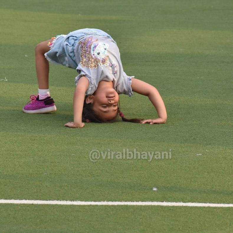 सोशल मीडियावर अवंतिका आणि इमाराच्या या फोटोवरून त्यांचं कौतुक केलं जात आहे. पण या ठीकाणी इम्रान खान मात्र गैरहजर आहे. (फोटो सौजन्य- विराल भयानी) सोशल मीडियावर अवंतिका आणि इमाराच्या या फोटोवरून त्यांचं कौतुक केलं जात आहे. पण या ठीकाणी इम्रान खान मात्र गैरहजर आहे. (फोटो सौजन्य- विराल भयानी)