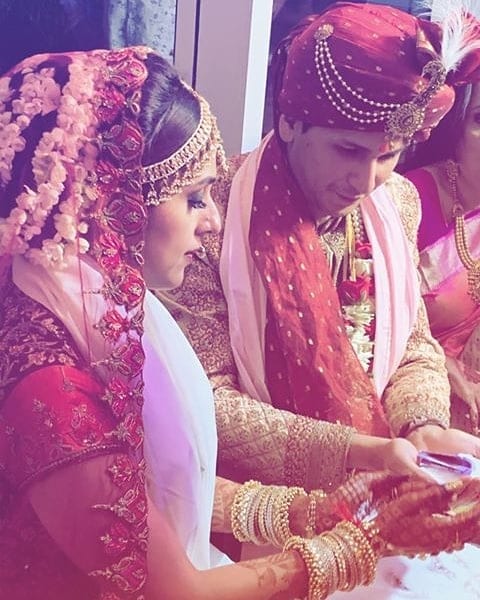 ३६ वर्षीय आरती पुढे म्हणाली की, ‘माझ्या कुटुंबाला वाटत होतं की मला सर्वात चांगला माणुस भेटेल. जेव्हा मी विशारदला भेटले तेव्हा मला कळलं की त्याच्यात ते सर्व आहे ज्याचा मला शोध होता. मी फार आनंदी आहे की खूप काळ वाट पाहिल्यानंतर अखेर माझं अरेंज मॅरेज होत आहे.’ ३६ वर्षीय आरती पुढे म्हणाली की, ‘माझ्या कुटुंबाला वाटत होतं की मला सर्वात चांगला माणुस भेटेल. जेव्हा मी विशारदला भेटले तेव्हा मला कळलं की त्याच्यात ते सर्व आहे ज्याचा मला शोध होता. मी फार आनंदी आहे की खूप काळ वाट पाहिल्यानंतर अखेर माझं अरेंज मॅरेज होत आहे.’