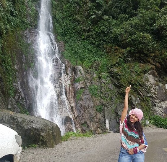 धनश्रीनं मेघालयातले हे फोटो शेअर करताना कविताही शेअर केलीय. आपण लहानपणी जशी चित्र काढायचो, तशी दृश्य इथे दिसतायत, असं तिनं म्हटलंय. धनश्रीनं मेघालयातले हे फोटो शेअर करताना कविताही शेअर केलीय. आपण लहानपणी जशी चित्र काढायचो, तशी दृश्य इथे दिसतायत, असं तिनं म्हटलंय.