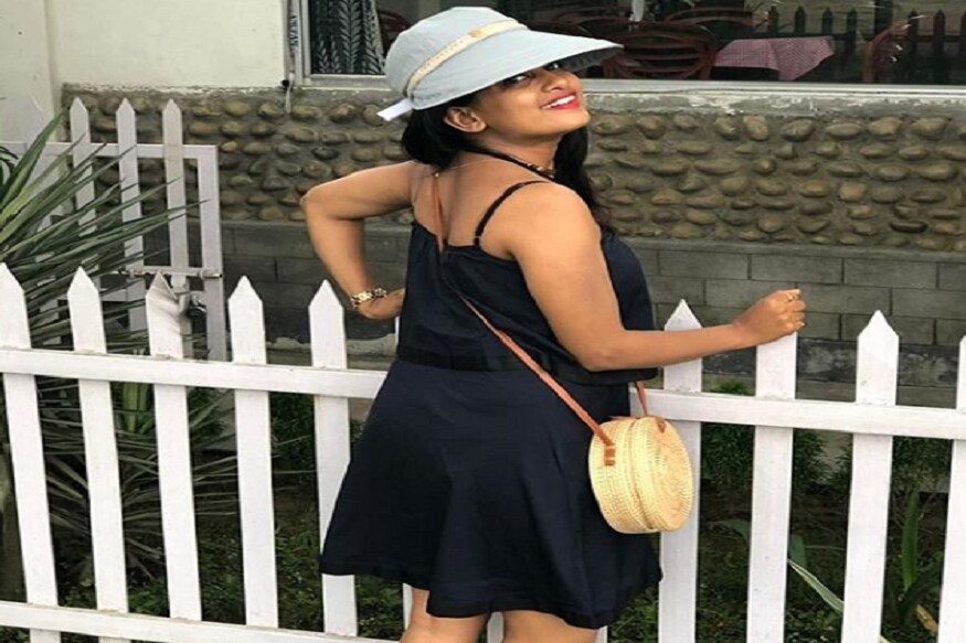 धनश्री अरुणाचल आणि मेघालयाच्या दौऱ्यावर आहे. एरवी डोक्यावरून पदर घेऊन मालिकेत वावरणाऱ्या या वहिनीचं एकदम बिनधास्त लूक पाहून प्रेक्षकही चक्रावले. धनश्री अरुणाचल आणि मेघालयाच्या दौऱ्यावर आहे. एरवी डोक्यावरून पदर घेऊन मालिकेत वावरणाऱ्या या वहिनीचं एकदम बिनधास्त लूक पाहून प्रेक्षकही चक्रावले.
