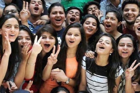 'या' कामासाठी पुरुषांपेक्षा जास्त कर्ज घेतात महिला