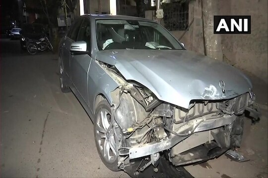 भरधाव कारनं चिरडल्यानं पादचाऱ्याचा मृत्यू,मुंबईतील महालक्ष्मीजवळील दुर्घटना