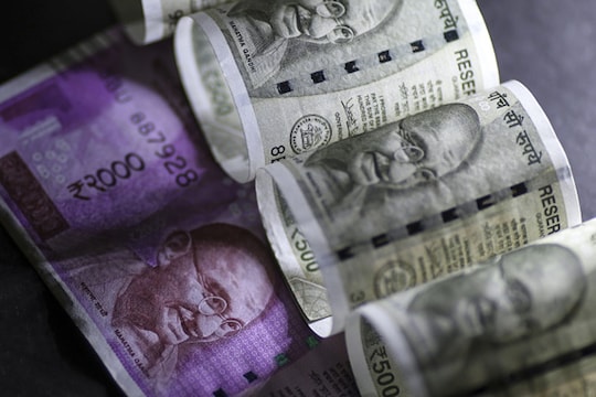 लॉकडाऊनमध्ये मोदी सरकारने कोट्यवधी खात्यांमध्ये पाठवले पैसे, जाणून घ्या कशी काढू शकाल ही रक्कम