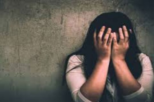 मुंबईत मायेचा हात फिरवणाऱ्या बापानेच केला लेकीवर बलात्कार, रोज पाजायचा दारू