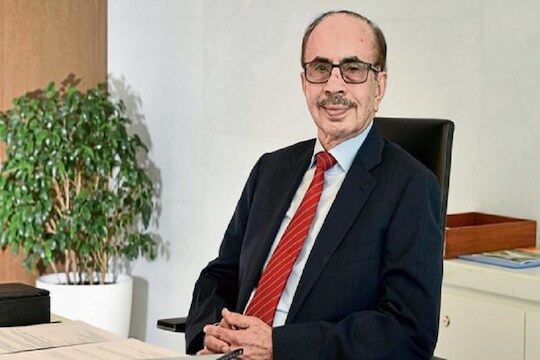 आता गोदरेज घराण्यामध्ये प्रॉपर्टीवरून वाद, हे मुंबई आहे कनेक्शन