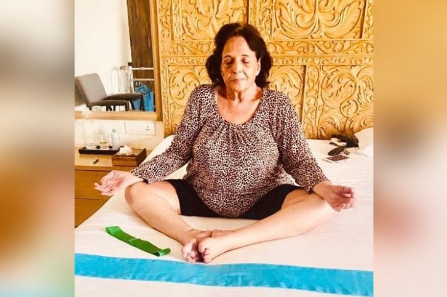 International Yoga Day 2019 : 'या' अभिनेत्याच्या ७५ वर्षांच्या आईने केला योग, सोशल मीडियावर तिचीच चर्चा
