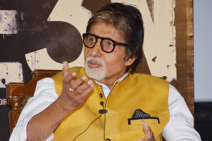 बॉलिवूडचे महानायक अमिताभ बच्चन नेहमीच सेशल मीडियावर सक्रिय असतात. ते नेहमीच ट्विटरच्या माध्यमातून वेगवेगळ्या विषयांवर आपली मतं मांडताना दिसतात. 