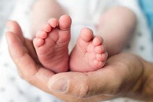 हदयाचे ठोके बंद होताच डॉक्टरांनी डिलिव्हरी, जन्माला आलं 2 डोक्याचं बाळ