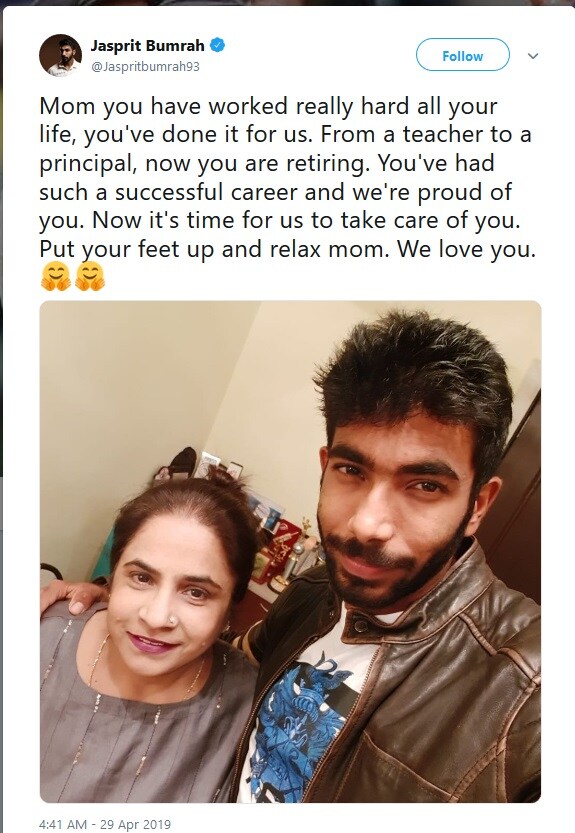 बुमराहने याआधीही त्याच्या आईसोबतचे फोटो ट्विटरवर टाकून भावनिक कॅप्शन दिले होते. माझ्यासाठी खूप केले आहेस आता माझी वेळ आहे असं त्याने यापूर्वी केलेल्या ट्विटमध्ये म्हटलं होतं. बुमराहने याआधीही त्याच्या आईसोबतचे फोटो ट्विटरवर टाकून भावनिक कॅप्शन दिले होते. माझ्यासाठी खूप केले आहेस आता माझी वेळ आहे असं त्याने यापूर्वी केलेल्या ट्विटमध्ये म्हटलं होतं.