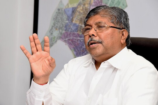 सरकारमधील तिघांच्या वादामुळे मराठा आरक्षणाचं मातेरं झालं, चंद्रकांतदादा भडकले