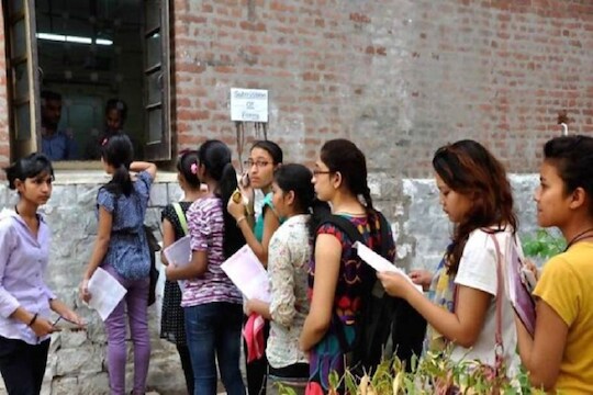 'ही' आहे लोकप्रिय काॅलेजेसची कटऑफ लिस्ट, काॅमर्सला जास्त पसंती