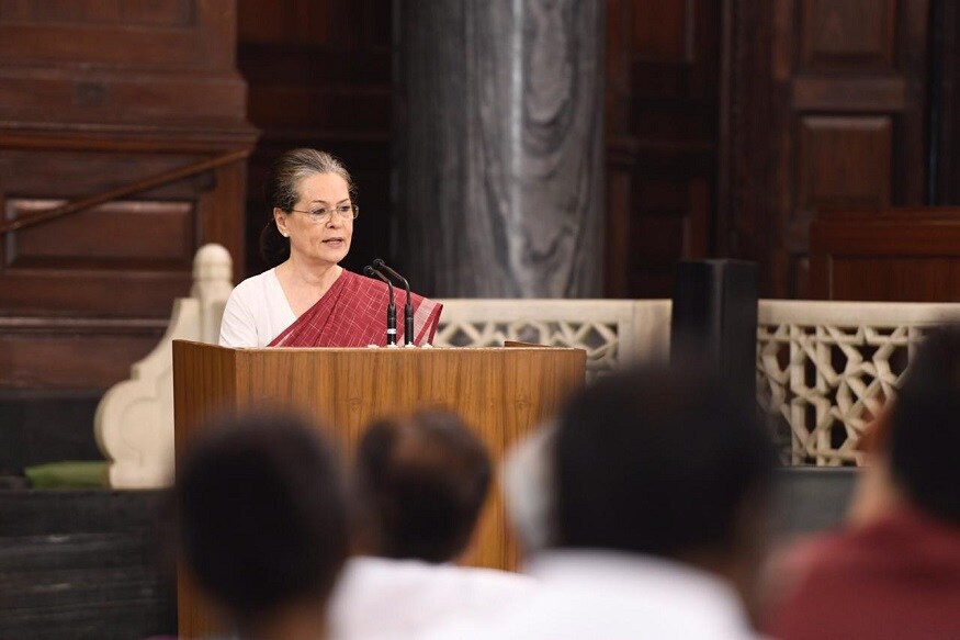 ट्विटरवरून काँग्रेसचे अध्यक्ष राहुल गांधी यांनी सोनिया गांधी यांचं अभिनंदन केले. शिवाय, काँग्रेस एक प्रभावी विरोधीपक्ष असेल असा विश्वास देखील व्यक्त केला. ट्विटरवरून काँग्रेसचे अध्यक्ष राहुल गांधी यांनी सोनिया गांधी यांचं अभिनंदन केले. शिवाय, काँग्रेस एक प्रभावी विरोधीपक्ष असेल असा विश्वास देखील व्यक्त केला.
