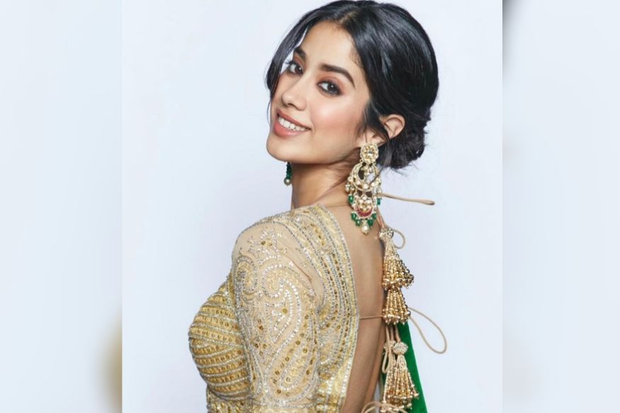 शूटिंगला असतानाही जान्हवी घरचं जेवण आणते. खूपच बिझी शेड्युल असेल तर जान्हवी भाज्यांचा ज्युस पिते.