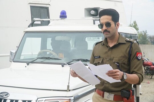 डॅशिंग पोलीस ऑफिसर बघायचाय? तर मग आयुष्यमानचा  'Article 15' पाहाच