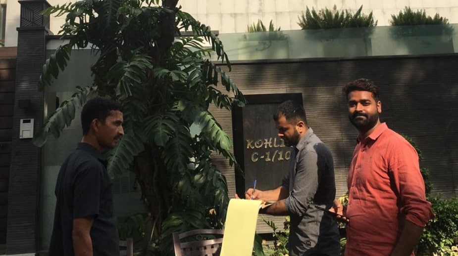 पिण्याच्या पाण्याचा तुटवडा भासत आहे. लोकांना पाणी पिण्यासाठी मिळत नसताना गाडी धुण्यासाठी पिण्याच्या पाण्याचा वापर होत असल्याचं निदर्शनास आल्यानंतर पालिकेच्या अधिकाऱ्यांनी त्याचा फोटोही काढला आणि 500 रुपयांचा दंड केला. पिण्याच्या पाण्याचा तुटवडा भासत आहे. लोकांना पाणी पिण्यासाठी मिळत नसताना गाडी धुण्यासाठी पिण्याच्या पाण्याचा वापर होत असल्याचं निदर्शनास आल्यानंतर पालिकेच्या अधिकाऱ्यांनी त्याचा फोटोही काढला आणि 500 रुपयांचा दंड केला.