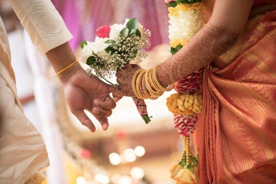 साखरपुडा झाला अन् अंगाला लागली हळद, लग्नाच्या एक दिवस आधी हुंडा घेऊन नवरदेव पळाला