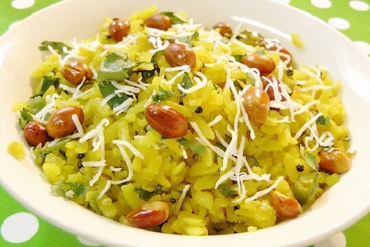 जागतिक पोहे दिवस : जगात सगळ्यात झटपट तयार करता येतो 'हा' पदार्थ