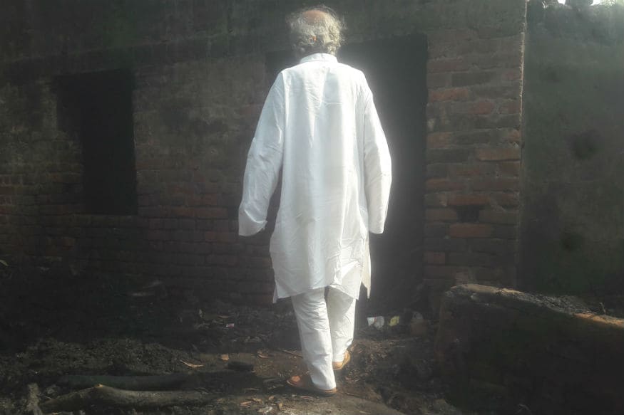 लोकसभा निवडणुकीत प्रचंड यश मिळाल्यानंतर नवनिर्वाचित खासदारांची एक बैठक नरेंद्र मोदींनी दिल्लीत बोलावली होती. कोणाला मंत्रिपद मिळणार याची उत्सुकता तेव्हा साऱ्या देशालाच होती. लोकसभा निवडणुकीत प्रचंड यश मिळाल्यानंतर नवनिर्वाचित खासदारांची एक बैठक नरेंद्र मोदींनी दिल्लीत बोलावली होती. कोणाला मंत्रिपद मिळणार याची उत्सुकता तेव्हा साऱ्या देशालाच होती.