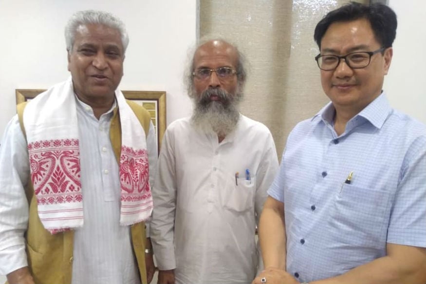 आता शपथविधीपूर्वी यांना दिल्लीत वेळेवर कसं बोलावून घ्यायचं याचा विचार करत असतानाच शेवटी एकदाचा या खासदारांचा फोन लागला. आता शपथविधीपूर्वी यांना दिल्लीत वेळेवर कसं बोलावून घ्यायचं याचा विचार करत असतानाच शेवटी एकदाचा या खासदारांचा फोन लागला.
