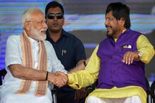 VIDEO लोकसभेत आठवलेंच्या भाषणाने नरेंद्र मोदी आणि सोनियांनाही हसू आवरलं नाही VIDEO लोकसभेत आठवलेंच्या भाषणाने नरेंद्र मोदी आणि सोनियांनाही हसू आवरलं नाही