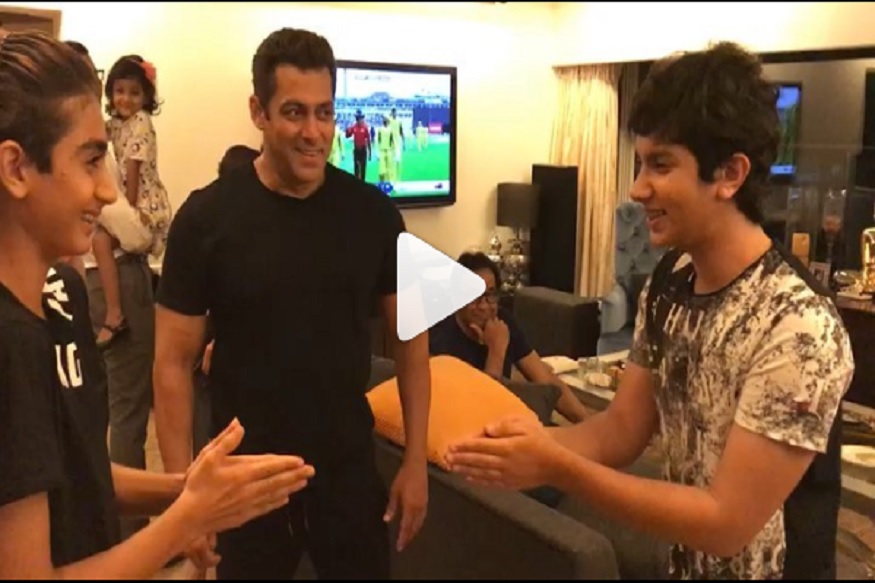 VIDEO: अरबाज- सोहेलच्या मुलांमध्ये भांडण लावून सलमान झाला वेगळा