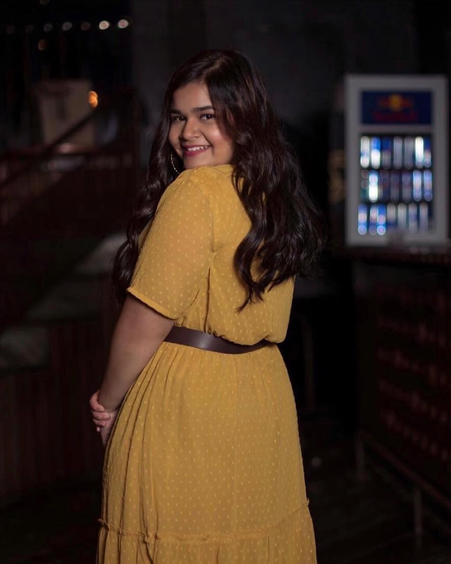 तुम्हाला अजूनही समजत नसेल ना आम्ही कोणाबद्दल बोलत आहोत ते? आम्ही सांगतोय ते कॉमेडियन सलोनी डॅनी बद्दल. तिनं वयाच्या 7 व्या वर्षी कॉमेडियन म्हणून टीव्ही डेब्यू केला होता. तुम्हाला अजूनही समजत नसेल ना आम्ही कोणाबद्दल बोलत आहोत ते? आम्ही सांगतोय ते कॉमेडियन सलोनी डॅनी बद्दल. तिनं वयाच्या 7 व्या वर्षी कॉमेडियन म्हणून टीव्ही डेब्यू केला होता.