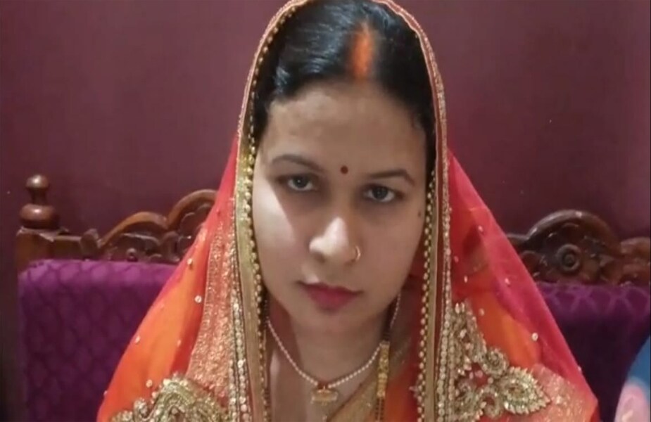 तळहातावर जपलेल्या बहिणीला तिच्या भावाची कमतरता जाणवू नये म्हणून अक्षरशः या कमांडो दोस्तांनी तिच्या लग्नात तळहातावरून बिदाई केली. तळहातावर जपलेल्या बहिणीला तिच्या भावाची कमतरता जाणवू नये म्हणून अक्षरशः या कमांडो दोस्तांनी तिच्या लग्नात तळहातावरून बिदाई केली.