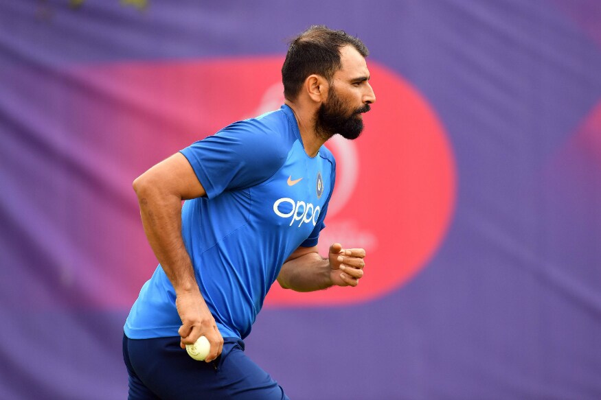 शमीचा हा दुसरा वर्ल्ड कप आहे. आतापर्यंत त्यानं 25 विकेट घेतल्या आहेत. याचबरोबर वर्ल्ड कपमध्ये सर्वात जलद 25 विकेट घेण्याचा विक्रम शमीच्या नावावर आहे. शमीनं मिशेल स्टार्कनं 10 सामन्यात 25 विकेट घेतल्या आहेत. शमीचा हा दुसरा वर्ल्ड कप आहे. आतापर्यंत त्यानं 25 विकेट घेतल्या आहेत. याचबरोबर वर्ल्ड कपमध्ये सर्वात जलद 25 विकेट घेण्याचा विक्रम शमीच्या नावावर आहे. शमीनं मिशेल स्टार्कनं 10 सामन्यात 25 विकेट घेतल्या आहेत.